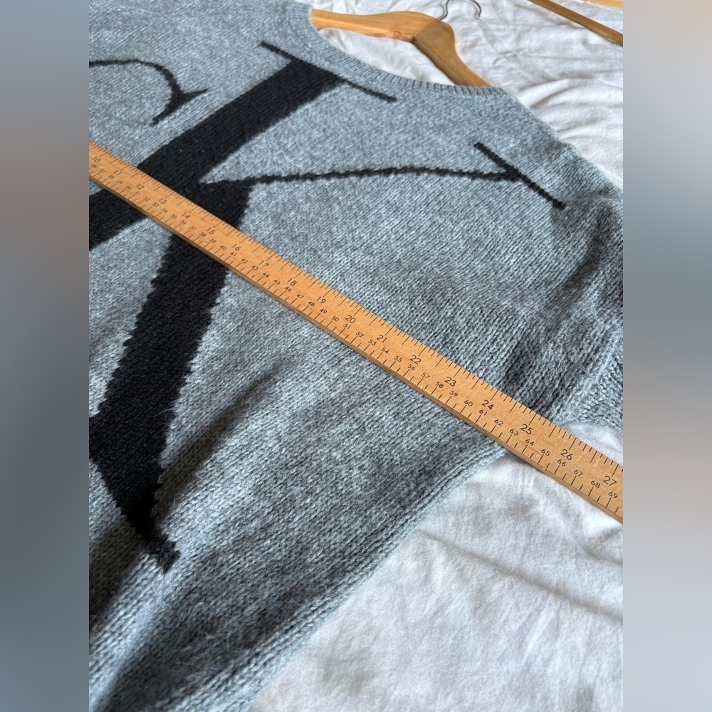 Calvin Klein women’s XL knit sweater grey big logo lightweight pullover - Picture 8 of 9
